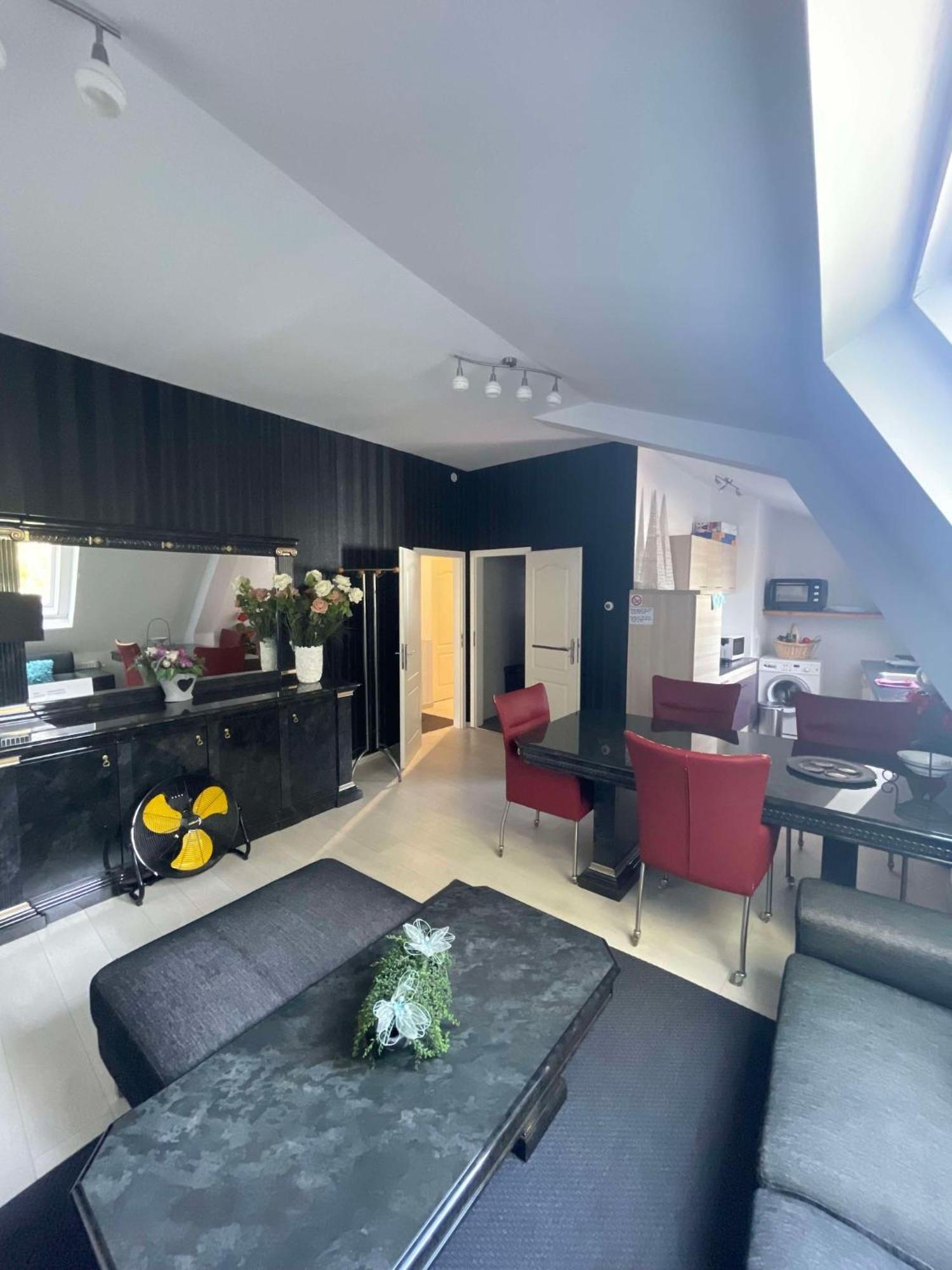 Samos Babbis Bed & Breakfast Heerlen Bagian luar foto