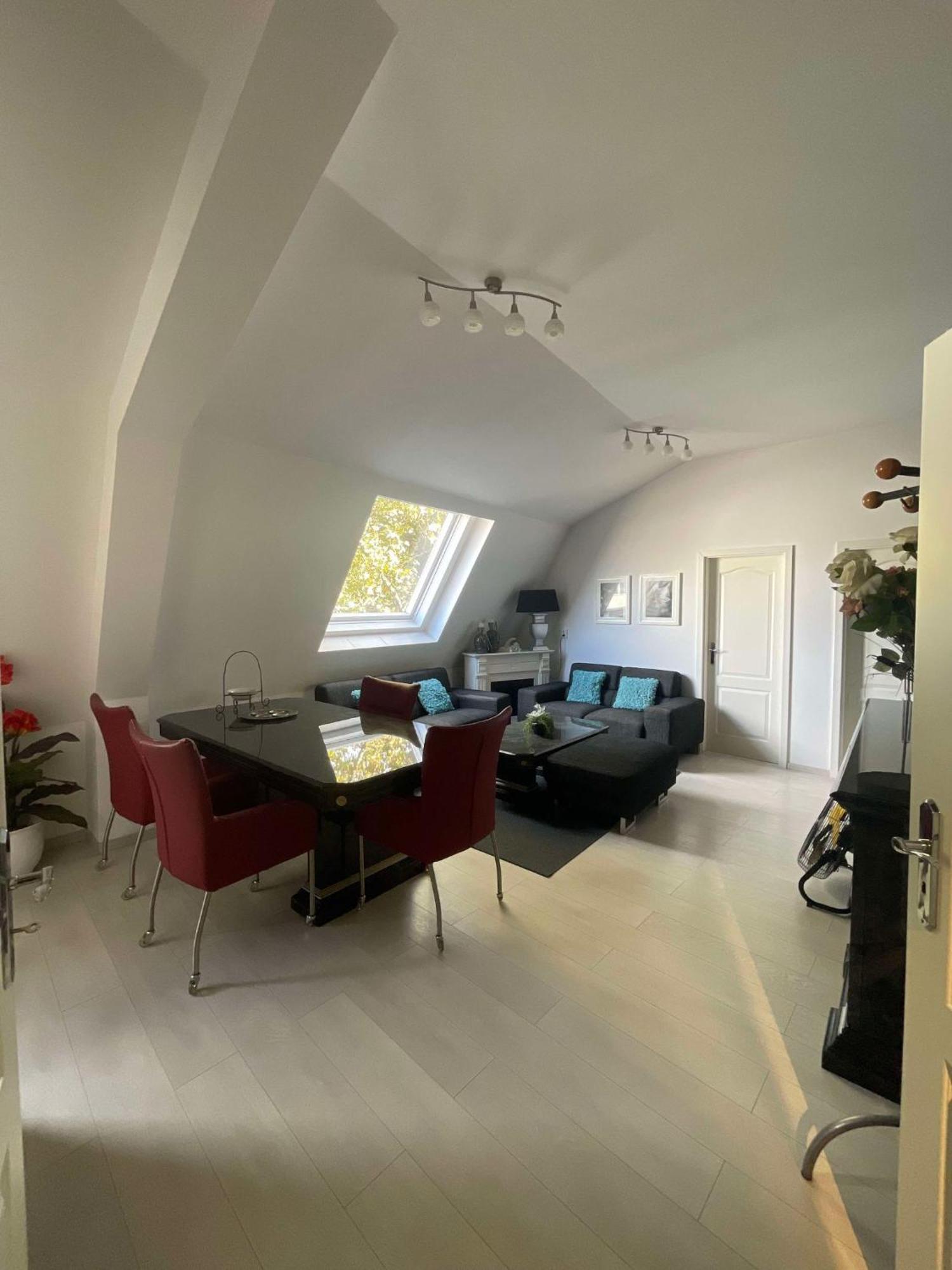 Samos Babbis Bed & Breakfast Heerlen Bagian luar foto