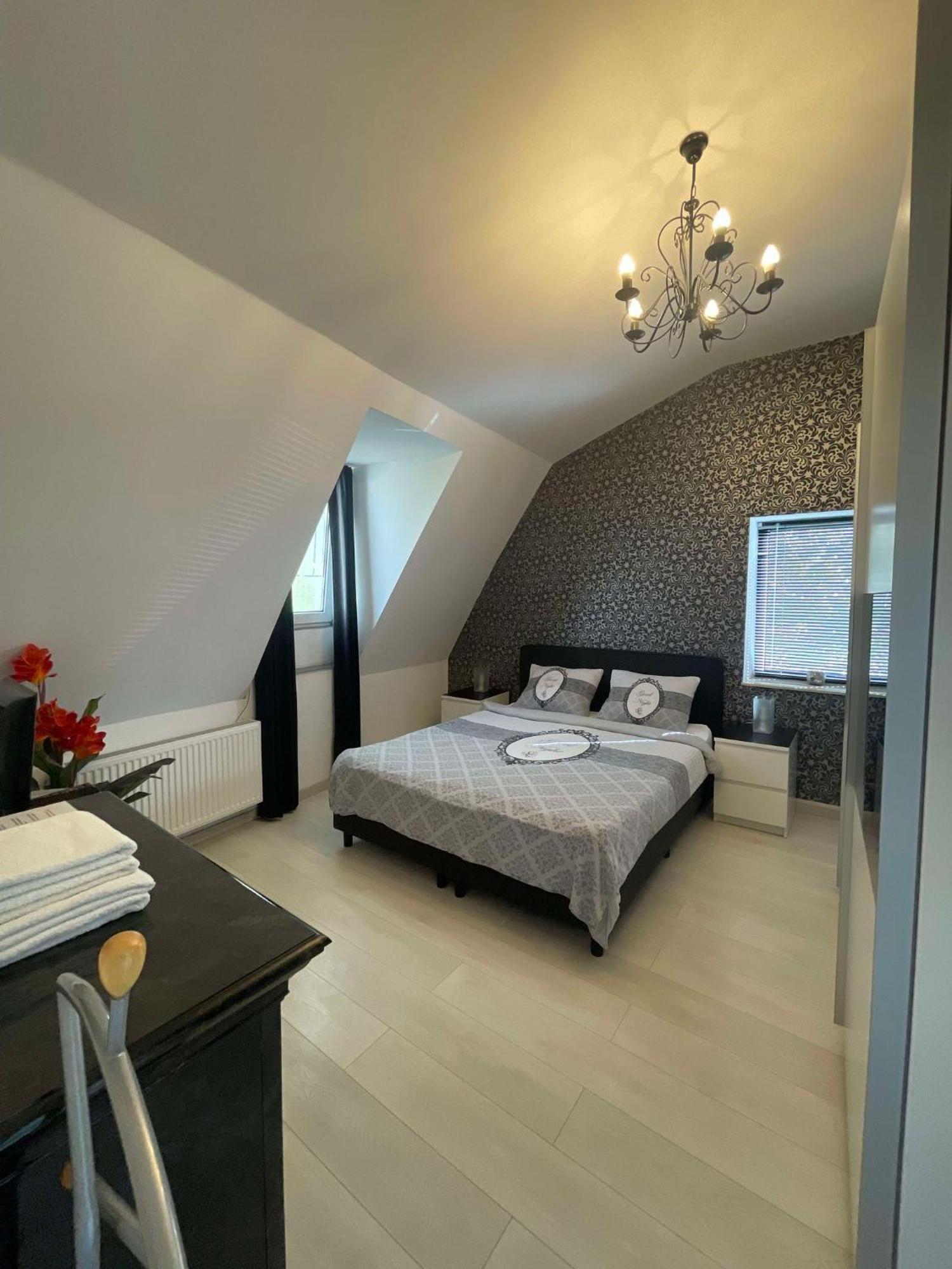 Samos Babbis Bed & Breakfast Heerlen Bagian luar foto