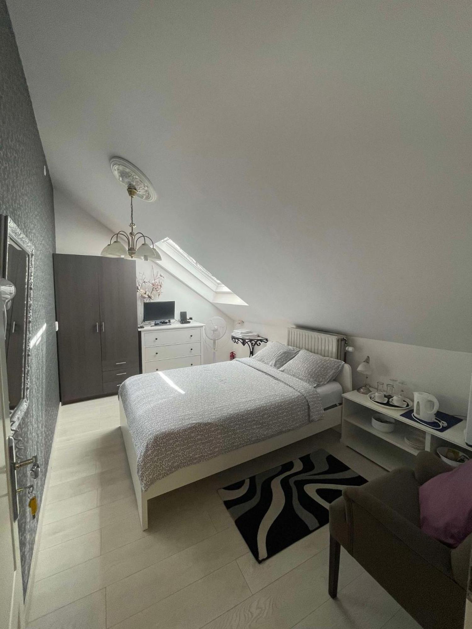 Samos Babbis Bed & Breakfast Heerlen Bagian luar foto